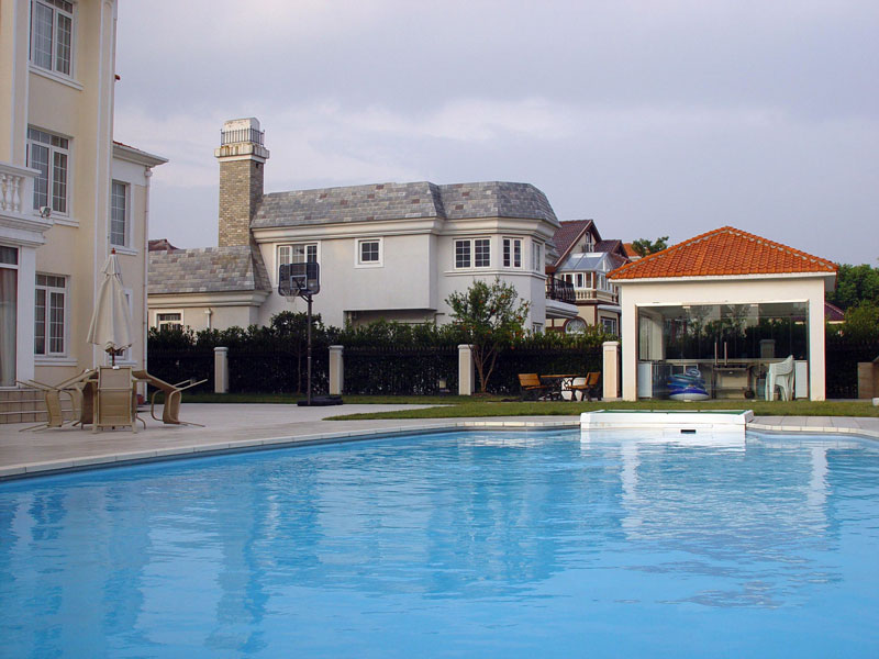 游泳池水變綠,游泳池水質(zhì)渾濁,游泳池水發(fā)綠渾濁